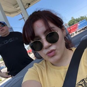 Meet your Posher, Danielle